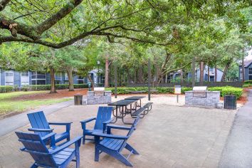 Grill area at MAA Runaway Bay luxury apartment homes in Mt. Pleasant, SC