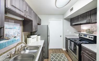 Kitchen at Lincoln on the Green luxury apartment homes in Memphis, TN