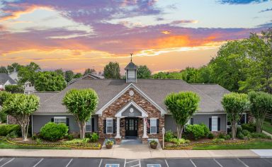 Leasing exterior at MAA Murfreesboro luxury apartment homes in Murfreesboro, TN
