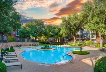 Pool at MAA Grand Courtyards luxury apartment homes in Gran Prairie, TX