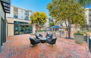 Courtyard at MAA Heights luxury apartment homes in Dallas, TX