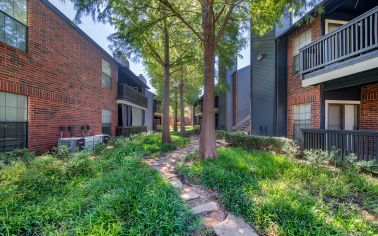 Courtyard Trail at MAA Highwood in Dallas, TX