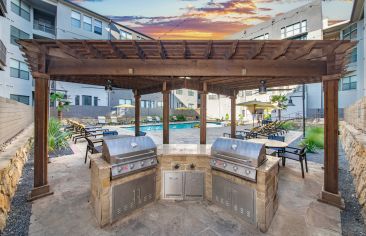 Grill at MAA Medical District luxury apartment homes in Dallas, TX