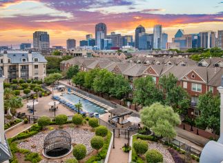 Courtyard Area at MAA Meridian in Dallas, TX