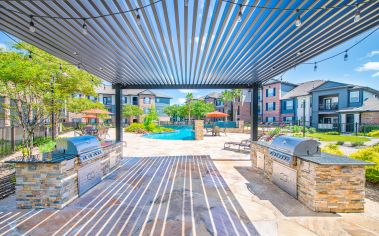 Grilling area at MAA Grand Cypress luxury apartment homes in Houston, TX