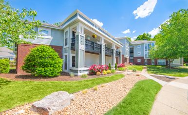 Exterior at MAA Pavilion Place luxury apartment homes in Richmond, VA