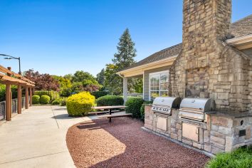 Grilling area at MAA Centreville luxury apartment homes in Centreville, VA