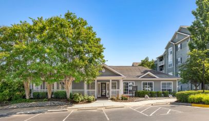 Leasing exterior at MAA Centreville luxury apartment homes in Centreville, VA