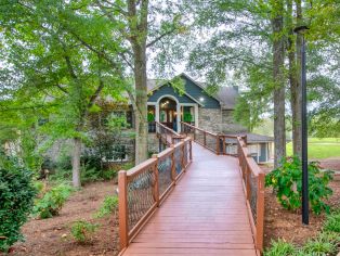 Walking trail at Colonial Grand at Edgewater in Huntsville, AL