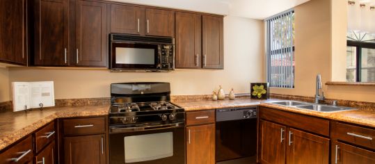 Kitchen at Colonial Grand at Scottsdale luxury apartment homes in Scottsdale, AZ