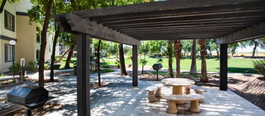 Outdoor patio at MAA City Gate luxury apartment homes in Phoenix, AZ