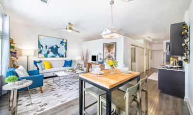Dining area at 220 Riverside luxury apartment homes in Jacksonville, FL