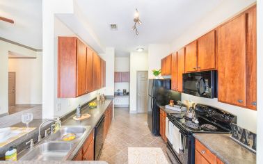 Kitchen at Atlantic Crossing luxury apartment homes in Jacksonville, FL