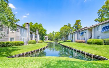 Lake at Woodhollow luxury apartment homes in Jacksonville, FL