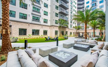 Courtyard at MAA Robinson luxury apartments in Orlando, Florida