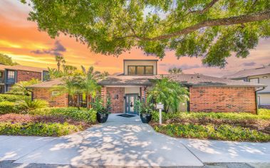 Leasing office at MAA Tiffany Oaks luxury apartment homes in Orlando , FL