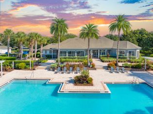 Pool at MAA Twin Lakes in Orlando, FL