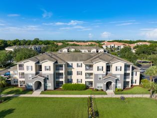 Exterior Building at MAA Twin Lakes in Orlando, FL