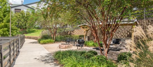 Lakeside Grilling Area at Verandas at Southwood luxury apartment homes in Tallahassee, FL