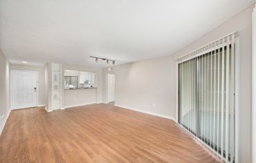 Living Room at MAA Belmere in Tampa, FL
