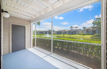 Patio at MAA Indio Point luxury apartments homes in Brandon, FL