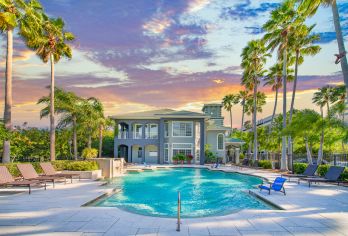 Pool at MAA Bay View luxury apartment homes in Tampa, FL