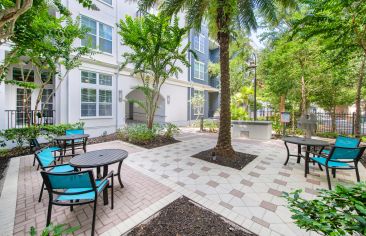 Outdoor grilling area at MAA Soho Square in Tampa, FL