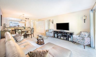 Dining and Living area at The Links at Carrollwood luxury apartment homes in Tampa, FL
