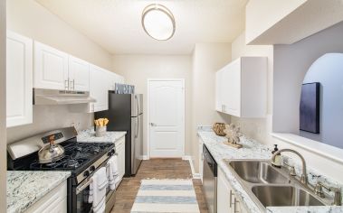 Kitchen MAA Gardens luxury apartment homes in Atlanta, GA