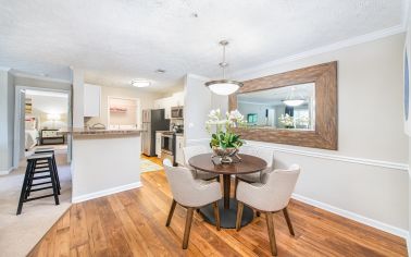 Dining area at MAA Mount Vernon luxury apartment homes in Atlanta, GA