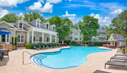 Pool at MAA Mount Vernon luxury apartment homes in Dunwoody, GA