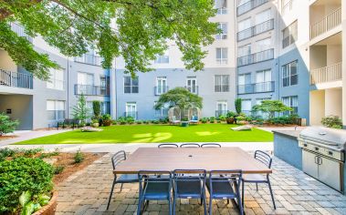 Picnic area at MAA Stratford luxury apartment homes in Atlanta, GA