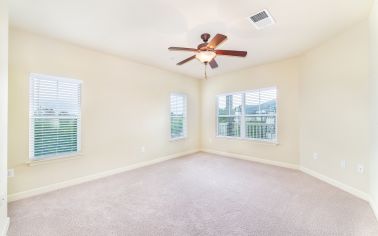 Living space at MAA Avala luxury apartment homes in Savannah, GA