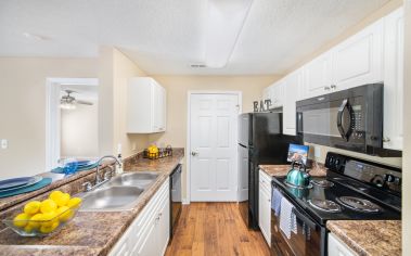 Kitchen at MAA Georgetown Grove in Savannah, GA