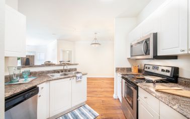 Open kitchen at MAA Wilmington Island luxury apartment homes in Savannah, GA