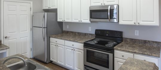 Model Kitchen3 at MAA Benton luxury apartment homes in Pooler, GA