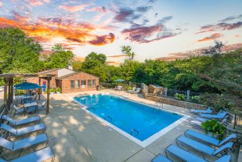 Pool at MAA Lakepointe luxury apartment homes in Lexington, KY