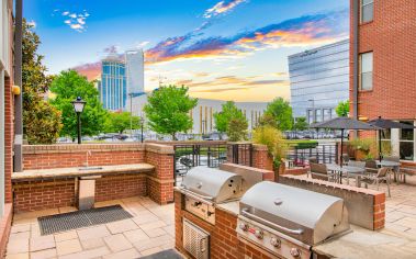 Grilling area at MAA 1225 luxury apartment homes in Charlotte, NC