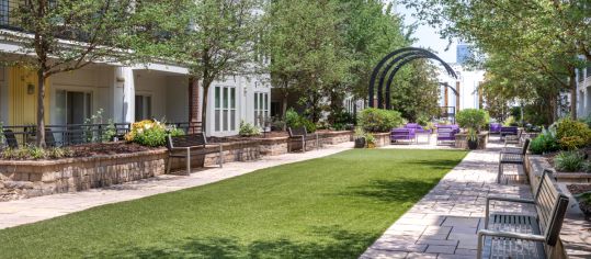 Courtyard at MAA 1225 luxury apartment homes in Charlotte, NC