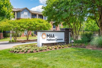 Welcome sign at MAA Matthews Commons luxury apartment homes in Charlotte, NC