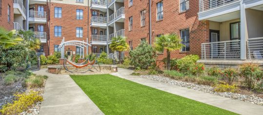 Courtyard at MAA South Line luxury apartment homes in Charlotte, NC