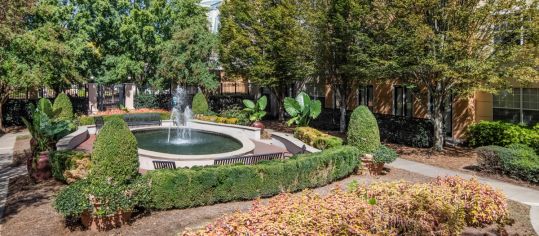 Courtyard at MAA South Park luxury apartment homes in Charlotte, NC