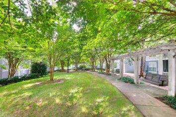 Courtyard at MAA Research park luxury apartment homes in Durham, NC