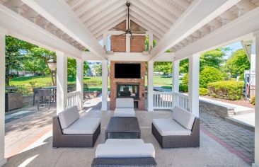 Outdoor lounge at MAA Brier Falls in Raleigh, NC