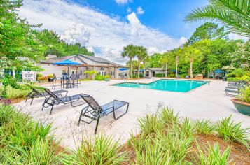 Pool at MAA Hampton Pointe luxury apartment homes in Charleston, SC