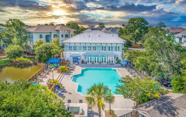 Pool at MAA River's Walk luxury apartment homes in Mt. Pleasant, SC