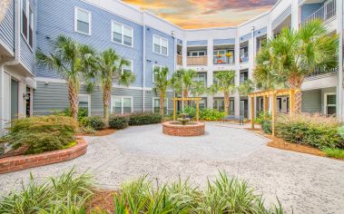 Courtyard at MAA River's Walk luxury apartment homes in Mt. Pleasant, SC