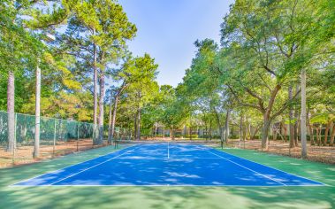 Tennis Courtat MAA Runaway Bay luxury apartment homes in Charleston, SC