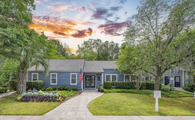 Leasing exterior at MAA Waters Edge luxury apartment homes in Summerville, SC