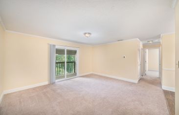 Living room at MAA Highland Ridge luxury apartment homes in Taylors, SC